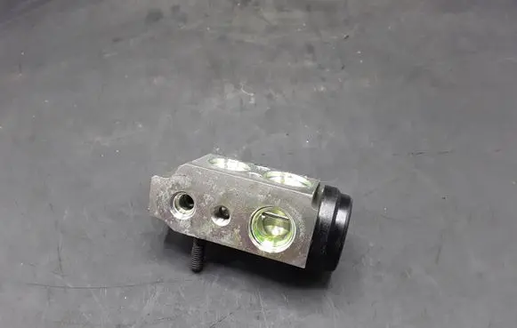 KIA Ceed Air conditioning (A/C) expansion valve F108AP6AA