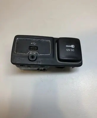 Jeep Renegade AUX in-socket connector 735604055