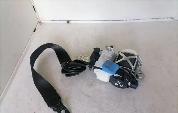 Volkswagen Golf VII Front seatbelt 5G4857706M Y044514917