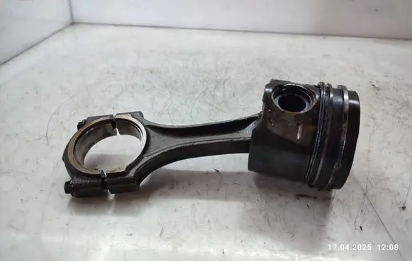 Land Rover Freelander 2 - LR2 Piston with connecting rod