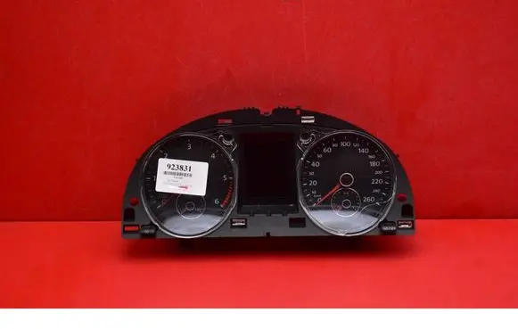 Volkswagen PASSAT CC Speedometer (instrument cluster) 3AA920880C