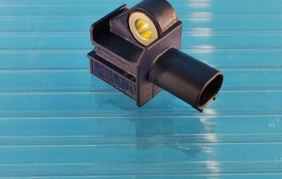 Mercedes-Benz E W212 Airbag deployment crash/impact sensor A2128204926