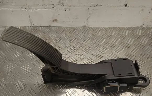 Mercedes-Benz ML W164 Accelerator throttle pedal A1643000004 280705 ZGS008