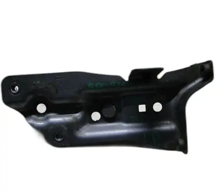 Audi A3 S3 8P Fender mounting bracket 8P0821135A