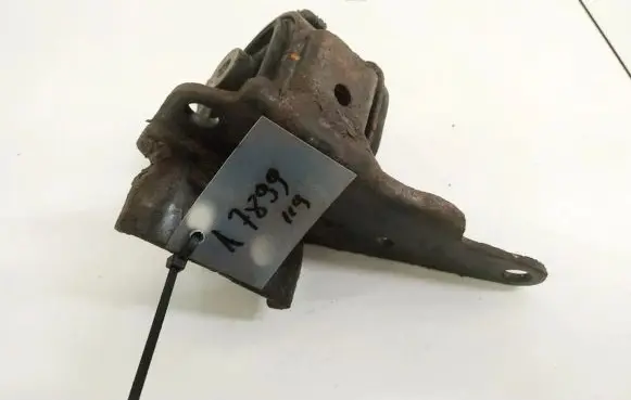 Toyota Avensis Verso Engine mount bracket