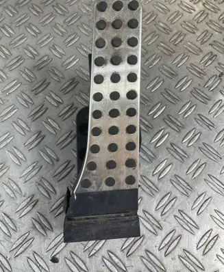 Mercedes-Benz C W204 Accelerator throttle pedal A2043000004