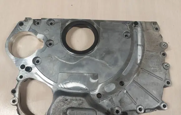 Volkswagen Touareg I Timing chain cover 070109211A
