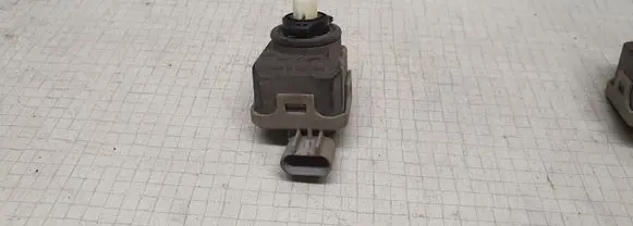 Opel Astra G Headlight level adjustment motor 90590665
