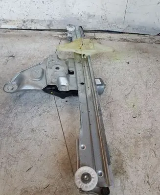 Dacia Duster II Front door window regulator with motor 807201952R