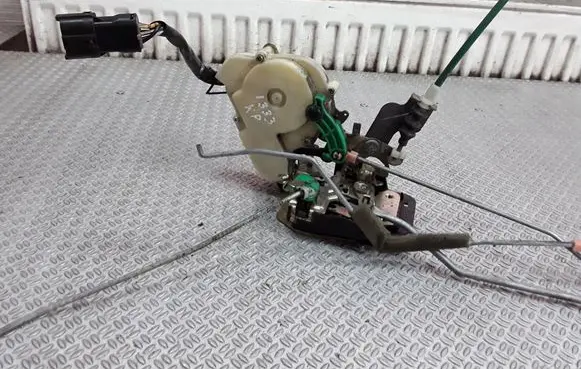KIA Sorento Front door lock