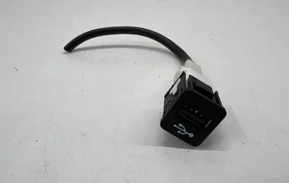 BMW i4 USB socket connector 9229294