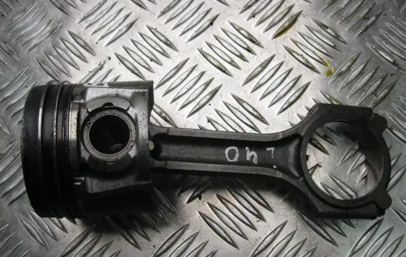 Hyundai i40 Piston with connecting rod K25 BV577