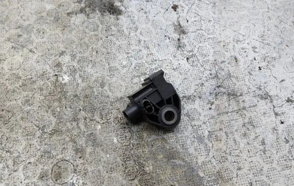 Mercedes-Benz C W205 Airbag deployment crash/impact sensor A2139051300 869108