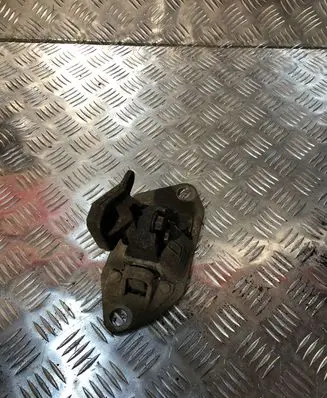 Engine mount bracket
