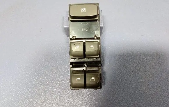 KIA Stonic Electric window control switch 93570H8010