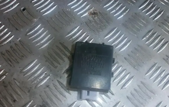 Toyota 4 Runner N180 Window wiper relay 8594028030