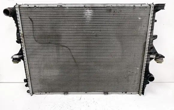 Audi Q7 4L Coolant radiator 7L6121253B K262100801