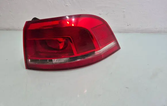 Volkswagen PASSAT B7 Rear/tail lights 