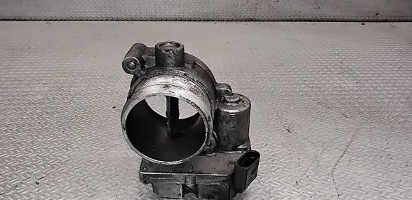 Volkswagen Touareg I Throttle valve 4E0145950J