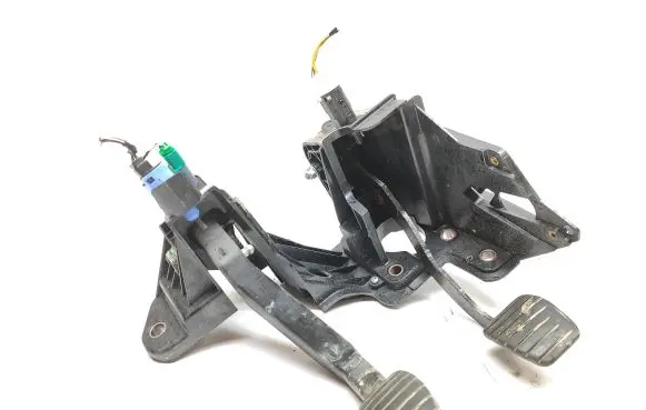 Nissan NV400 Pedal assembly 465105948R 420758