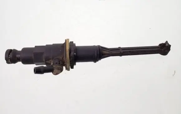 Renault Laguna II Clutch master cylinder 8200019602