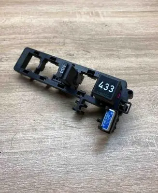 Volkswagen PASSAT B8 Fuse module 1K2937503A 4B0937527