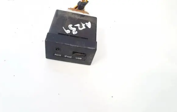 Hyundai i30 USB socket connector 