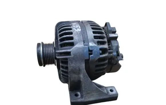 Volvo XC90 Generator/alternator 8679498