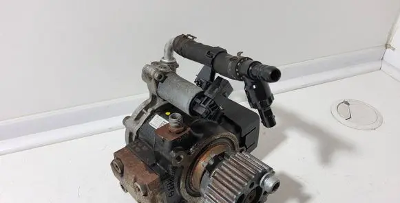 Audi A3 S3 8P Fuel injection high pressure pump 03L130755E