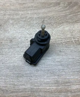 Volkswagen Golf IV Headlight level adjustment motor 1J0941295B