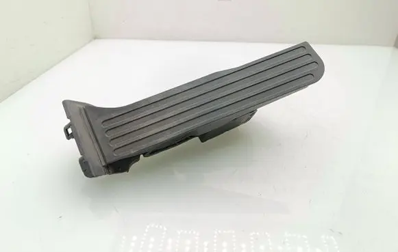 Skoda Octavia Mk2 (1Z) Accelerator throttle pedal 01094601