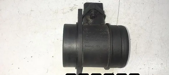 Volkswagen Touran I Mass air flow meter 038906461B