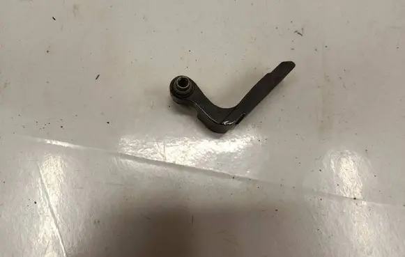 BMW 1 F40 Rear door lower hinge 7246063