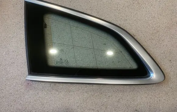 BMW 3 G20 G21 Rear side window 7499515