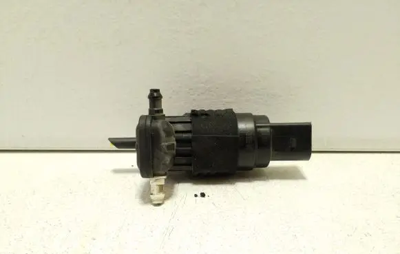 Audi e-tron Windscreen/windshield washer pump 8K9955647