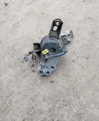 Toyota Verso Engine mount bracket