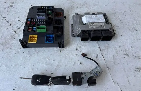 Citroen C4 II Engine control unit/module 0261S06472