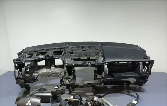 Mitsubishi Outlander Dashboard 