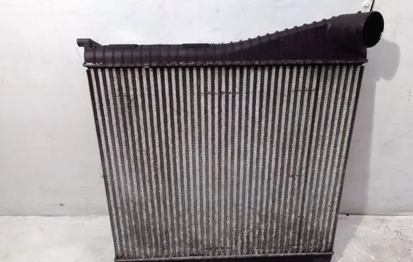 Land Rover Discovery 4 - LR4 Intercooler radiator AH328T000CJ AH329L440AB