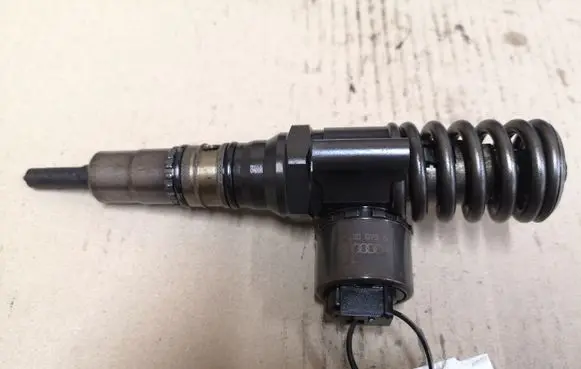Audi A4 S4 B7 8E 8H Fuel injector 03G130073G
