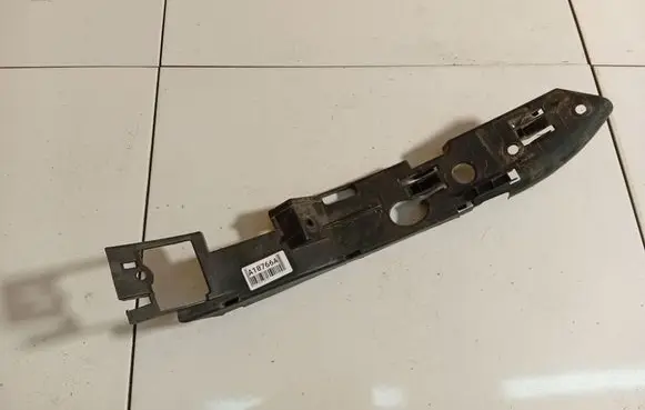 Front bumper mounting bracket