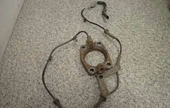 Nissan X-Trail T31 ABS wheel speed sensor 
