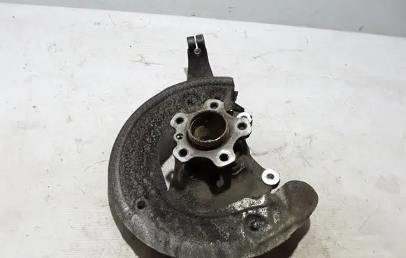 BMW 5 G30 G31 Front wheel hub 6884381