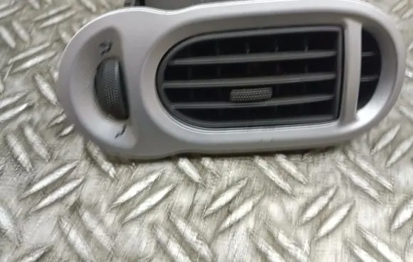 Renault Modus Dashboard side air vent grill/cover trim