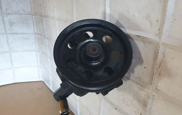 Ford Focus Power steering pump 9CA2400