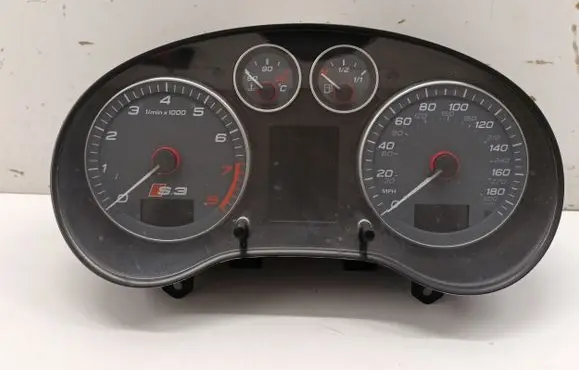 Audi A3 S3 8P Speedometer (instrument cluster) 8P0920983A