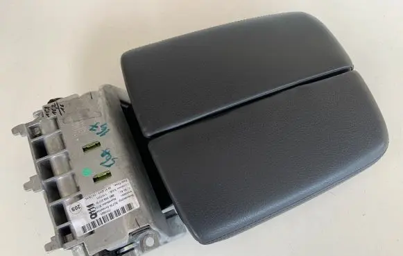Audi Q7 4M Armrest 4M0864207D 4M0864207D38M