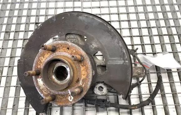 Opel Zafira C Front wheel hub spindle knuckle 