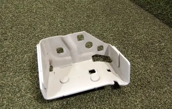 Fender mounting bracket