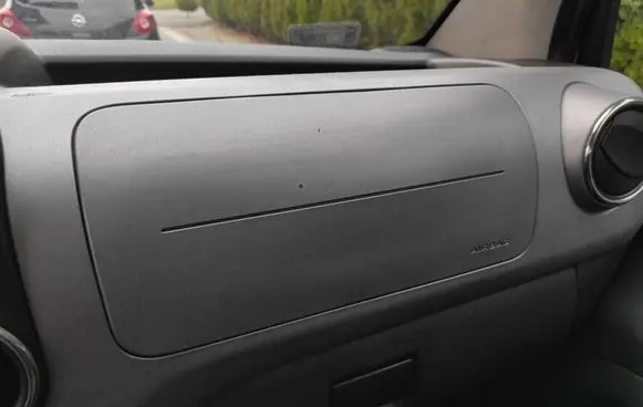 Citroen Berlingo Passenger airbag